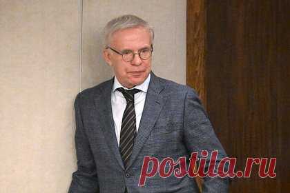 Фетисов оценил возможное лишение России членства в IIHF. Депутат Госдумы Вячеслав Фетисов высказался о возможном лишении Федерации хоккея России членства в Международной федерации хоккея из-за дела вратаря ЦСКА Ивана Федотова. «А кто они нам такие? У них нет права исключать, они нарушают все права, пускай попробуют!» — заявил он.