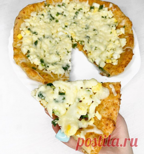 Безумно вкусная галета с яйцом и сыром. 
🔻Тесто:
▪️1 яйцо;
▪️творог брикетный ~ 350-400 грамм;
▪️1 ч.л оливкового масла;
▪️рисовая/ кукурузная мука ~ 100 грамм;
▪️соль по вкусу.
⠀