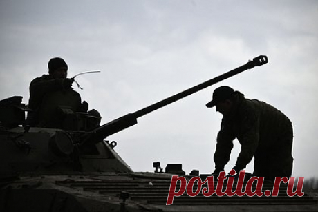 ВС России с опережением получили БМП-2М с модулями «Бережок». Вооруженные силы (ВС) России с опережением получили все модернизированные боевые машины пехоты БМП-2М с боевыми модулями «Бережок». Об этом со ссылкой на холдинг «Высокоточные комплексы» сообщает ТАСС. В компании добавили, что обновленные машины могут уничтожать все известные танки.
