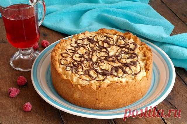 Сырник с черносливом и сгущенкой
Приготовление:>>> http://delicious.chiefcooker.ru/syrnik-s-chernoslivom-i-sgushhenkoj  Сырник действительно очень вкусный: рассыпчатая песочная основа, ароматная прослойка из чернослива и чудесная начинка из творога со сгущенкой.