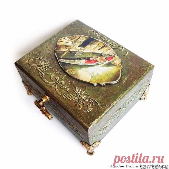 Декупаж шкатулки распечатками. Многослойное окрашивание.