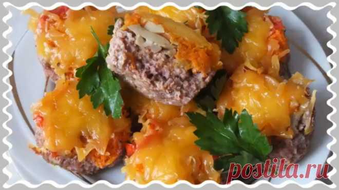 Мясная порционная закуска на праздничный стол: просто объедение - Быть девушкой Предлагаем вам рецепт очень интересного блюда в форме кексов: мясная порционная закуска на праздничный стол. Невероятно сочное, ароматное и аппетитное блюдо готовится очень просто. На подготовку у вас уйдет минут 15, плюс 30 минут на запекание в духовке. Подавать закуску можно как холодной, так и горячей – все одинаково вкусно. Мясные корзиночки с сыром и …