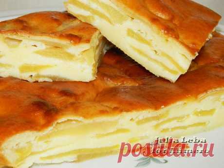 Шарлотка с яблоками на сметане