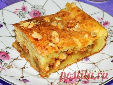 Творожный пирог с варёной сгущёнкой и орехами / Рецепты с фото