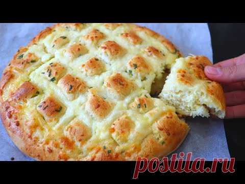 Супер хлеб с чесноком и сыром // Рецепт чесночного хлеба - 
Семья будет в восторге от этого мягкого и ароматного хлеба с чесноком и сыром. И готовится так просто!
 Для теста
  200 г хлебной муки
  1 яйцо 
  20 г сахара (2 столовые ложки)
  4 г  сухих дрожжей (1 чайная ложка)
  3 г соли (1 чайная ложка)
  80 мл теплого молока
  30 г сливочного масла комнатной температуры