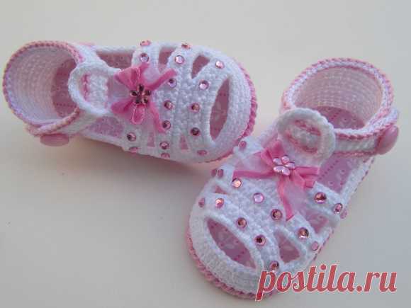 Sandalinha de Bebê | sapatinhos de croche baby sapeca | Elo7 Sandalinha verão 2016 Gisele , feita com linha 100% algodão com muito amor e carinho para deixar as princesas ainda mais linda ótima para presentear, faço do RN a 3 de 3 a 6, meses, faço nas cores que desejar, favor informar cor e tamanho no ato da compra se possível medir o pezinho do bebe do ca...