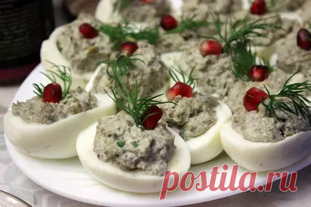 Яйца, фаршированные шампиньонами - пошаговый рецепт с фото (11433 просмотра)