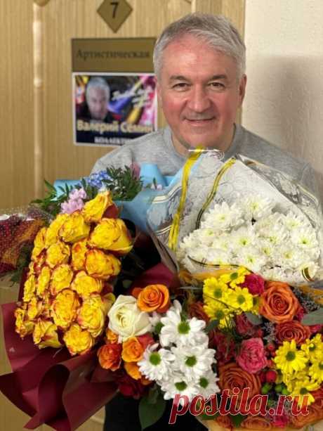 Поздравляем Валерия Сёмина С Днём Рождения! Валерий Владимирович Сёмин (родился 19 мая 1966 года, Сызрань) — российский баянист, аранжировщик, певец, композитор, теле- и радиоведущий. Создатель и художественный руководитель группы «Белый день». Заслуженный артист РФ (2015).