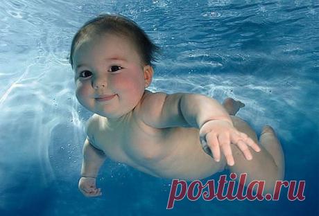 Плавание с самого раннего возраста – один из самых простых способов сделать ребенка закаленным, здоровым и физически развитым. Но к сожалению, не все родители могут позволить  себе это. Решение здесь: