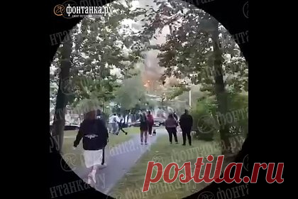 Пожар в многоквартирном доме в Петербурге сняли на видео