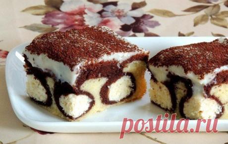 Ингредиенты:
200 гр маргарина
150 гр сахара
3 яйца
150 гр сметаны
3 ст ложки молока
2 стакана муки (300гр)
1 пакетик разрыхлителя (10гр)
2 ст ложки какао
200 гр творога для шариков
3 ст ложки сахара для шариков
1 желток для шариков
5-6 ст ложек кокосовой стружки для шариков
2 стакана молока для крема
1 яйцо для крема
150 гр сахара для крема
2 ст ложки муки без горки для крема
ванилин для крема
Рецепт приготовления:
Творог, сахар, желток и кокосовую стружку хорошо растереть.