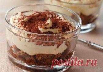 ГОТОВИМ ТИРАМИСУ: БЫСТРО И ВКУСНО
ИНГРЕДИЕНТЫ:
 200 гр. любого песочного печенья
 200 гр. нежирного творога
 100 гр. сметаны
 50 гр. сахара
 1 ч. л кофе
 ваниль
 какао
ПРИГОТОВЛЕНИЕ:
Смешать в блендере творог, сметану, сахар и ваниль до однородной массы. Приготовить кофе ( я брала обычный растворимый). Окунаем печенье на 5 сек. в кофе. Затем поочередно выкладывая слои из печенья и крема формируем десерт ( я это делала в стеклянной чашке). Присыпать какао через ситечко. Ост...