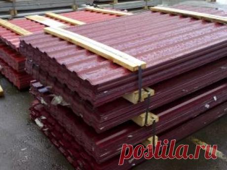 Некондиционный профнастил: варианты использования. [Часть 1]

Всем известно, что такие слова, как «дефект» и «некондиция» влияют на человеческое решение при определении своего выбора, так как означают нечто нестандартное и испорченное. Если эти слова употребить относительно профнастила, то они будут указывать на некое отклонение от норм структуры его поверхности и размера, что никак не затрагивает его основных качественных преимуществ.