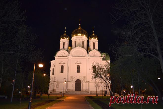 г.ПУШКИН. Ранее на месте храма был установлен памятник Ленину,сегодня опять возведен храм