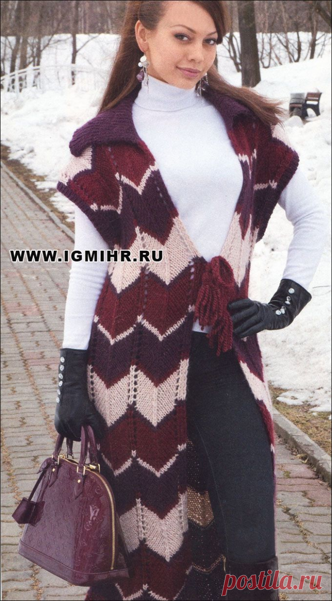 Длинный жилет зигзагами, связанный единым полотном. Спицы.
