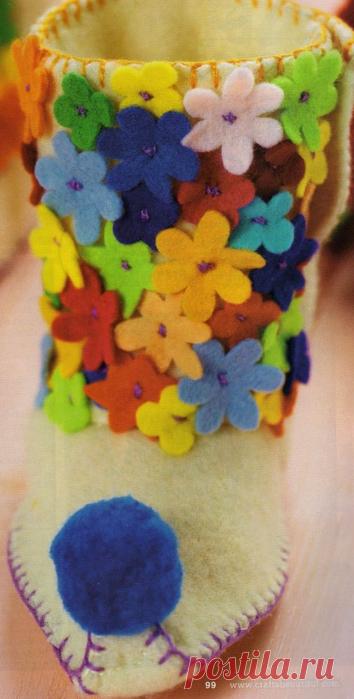 Домашние сапожки из фетра с декором из цветов (лекала)