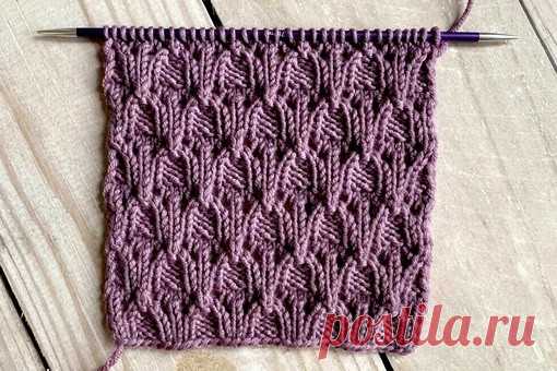 Подборка узоров спицами Узор первый (фото 1-2)Раппорт узора состоит из 6и петель + 1 петля для симметрии при поворотном вязании, и 16и рядов.Т.е. на спицы набираем количество петель, кратное 6, далее добавляем еще 1 петлю для симметрии рисунка, и еще 2 петли - кромочные.Вяжем изнаночную сторону (подготовительный...