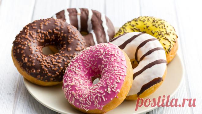 Женщина угнала грузовик с 10 тыс. пончиков внутри. Полицейские в Австралии ищут женщину, которая угнала фургон с 10 тыс. пончиков внутри, пишет Daily Mail. Как пишут СМИ, женщина угнала грузовик поздно ночью и попала на камеры видеонаблюдения. Несмотря на это, полицейским пока не удалось ...