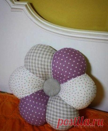Декоративная подушка-"цветок"