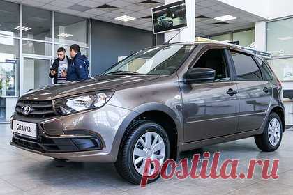 В России появятся иранские седаны вдвое дороже Lada Granta. Иранский автопроизводитель Saipa представит на российском рынке компактный седан Saina, хетчбэк Quik и флагманский седан Shahin. Розничные цены на них будут начинаться от одного до 1,7 миллиона рублей. При этом компания намерена реализовать за год не менее десяти тысяч машин.