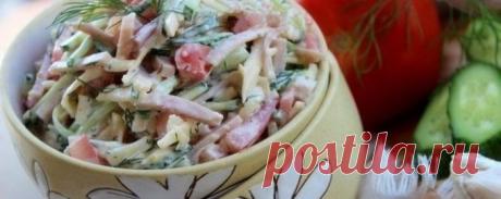 Салат из ветчины, помидоров, огурцов и сыра
