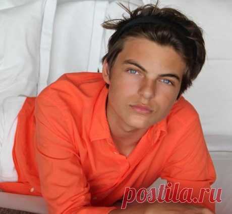 Дэмиан Херли пошел по стопам матери: 16-летний сын актрисы начал модельную карьеру