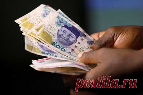 Названы худшие валюты в мире. Валюта Нигерии, крупнейшего в Африке производителя нефти, вошла в тройку слабейших по итогам 2023 года. Курс найры упал к доллару на 55 процентов, и аналитики прогнозируют дальнейшую девальвацию. По темпам обесценивания ее обогнали только аргентинский песо (78,1 процента) и ливанский фунт (на 89,9 процента).