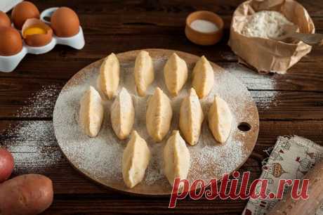 Пирожки с капустой в духовке - быстро и вкусно!

Затронем сегодня тему исконно русской выпечки, поговорим о пирожках. Сам корень этого слова «пир»  — говорит о том, что ранее ни одно праздничное застолье не обходилось без этих румяных мучных изделий. Готовят их и сладкими, и с мясной начинкой. А мы рассмотрим рецепты пирожков с капустой.