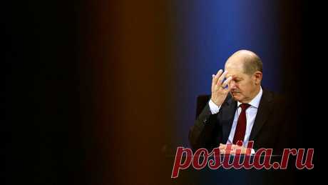 Cоседи нашли в мусорном баке Шольца секретные документы о G7 РИА Новости. Соседи по дому канцлера Германии Олафа Шольца и его жены Бритты Эрнст нашли в мусорном баке документы, посвященные недавнему саммиту «Большой семерки» под грифом секретно, пишет немецкое издание Spiegel. В СМИ подчеркивается, что министр образования Брандербурга Бритта Эрнст наряду с черновиками своих речей и другими документами, связанными с ее рабочими обязанностями, выбросила