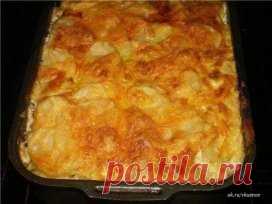 МЯСНАЯ ЗАПЕКАНКА. Любимый рецепт моей мамы. Ни одно торжество не обходилось без этого блюда!
Просто вкусно...
Ингредиенты:
картофель (6шт),
фарш свинина говядина (400г),
грибы (100-150г),
лук (1шт),
сметана (1 стакан),
яйцо,
чеснок (2 дольки),
соль, перец.
Приготовление:
Приготовление: Картофель очистить и нарезать тонкими ломтиками. Лук порезать полукольцами. Грибы порезать небольшими кубиками, смешать с фаршем и приправить солью и перцем.
Для заправки: сметану смешать с пропущенным через
