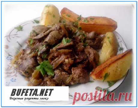 Тушеная куриная печень с луком