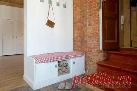 Студия с народными мотивами и деревянным потолком в Соляном переулке