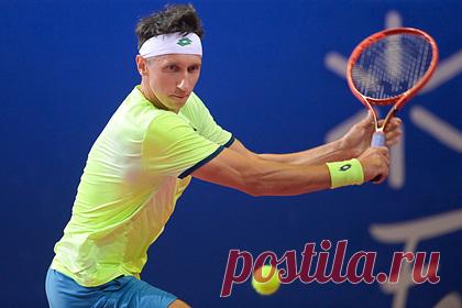 Украинский теннисист назвал последствия отъезда Тимощука и Ракицкого в Россию. Украинский теннисист Сергей Стаховский высказался об отъезде местных футболистов Анатолия Тимощука и Ярослава Ракицкого для работы в России. «Тимощук понимал, на что он идет. Это дорога в одну сторону. До сих пор общаюсь с ним, он знает, что в Украину ему дорога закрыта», — назвал последствия отъезда он.