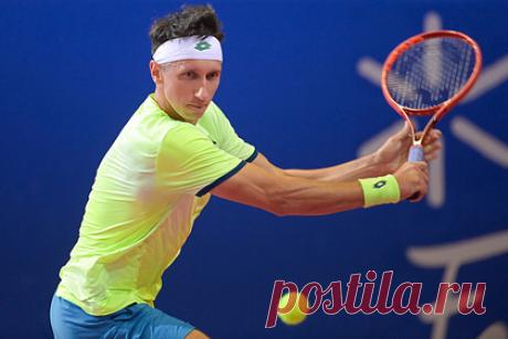 Украинский теннисист назвал последствия отъезда Тимощука и Ракицкого в Россию. Украинский теннисист Сергей Стаховский высказался об отъезде местных футболистов Анатолия Тимощука и Ярослава Ракицкого для работы в России. «Тимощук понимал, на что он идет. Это дорога в одну сторону. До сих пор общаюсь с ним, он знает, что в Украину ему дорога закрыта», — назвал последствия отъезда он.