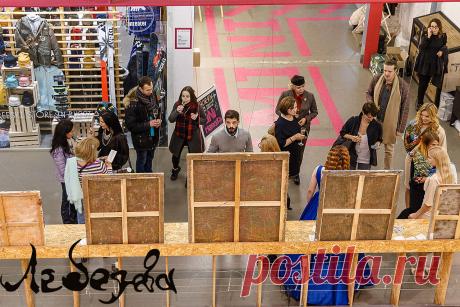 Флакон - это активное, уютное место, расчитанное на молодых, креативных людей. Я очень хотела показать свою живопись активным и талантливым молодым людям и получить от них отзыв о своём творчестве. Для этого и нужно устраивать выставки, чтобы получать обратную связь и чтобы люди увидели картины, над которыми я работала много лет.