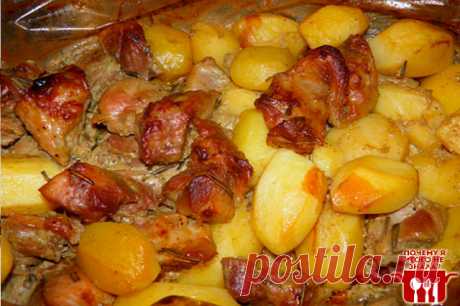 Нам принесли мясо, вкуснее которого я не ела в жизни. Оно было и жаренным и тушеным одновременно, ароматным но не забитым избытком специй. Оно таяло во рту, казалось чуть сладковатым, но с благородной кислинкой.. И мягкости необычайной…

Берете любое любимое в вашей семье мясо 
В казанке разогреваете, раскаляете растительное масло. В него, небольшими порциями, буквально по пять кусочков, вбрасываете ваше мясо (размеры кусков как на гуляш). Шумовкой достаёте обжаренное до р...