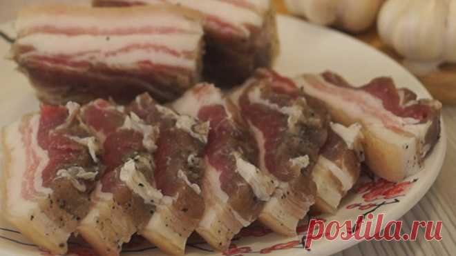 Сало соленное по-деревенски. Быстрый, простой и очень вкусный рецепт! 

Соленое сало (грудинка) по-деревенски. Рецепт очень простой, сало получается очень вкусное, просто тает во рту.
ИНГРЕДИЕНТЫ
Сало -1 кг
Соль – 4 ст.л.
Чеснок – 10-15 зубчиков
Перец – по вкусу
СПОСОБ …