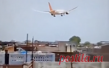 Авиакатастрофа в Индии стала первой для модели Boeing Dreamliner. Катастрофа с самолетом Air India рядом с аэропортом Ахмедабада стала первой крупной аварией Boeing 787-8 Dreamliner, сообщают Reuters и NDTV.