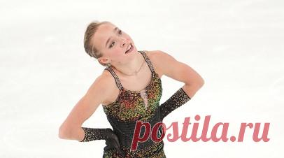 Алиса в стране чудес: Двоеглазова лихо ворвалась в элиту российского фигурного катания, Угожаев выиграл без напряга. Алиса Двоеглазова не оставила шансов конкуренткам на этапе Гран-при России по фигурному катанию. Ученица Этери Тутберидзе хоть и сорвала квад-лутц в начале программы и получила недокруты при исполнении двух других четверных, тем не менее опередила откатавшуюся почти чисто подопечную Юлии Липницкой — Анну Ляшенко. Приятно удивила и Мария Елисова, которая не смогла дотянуться до…