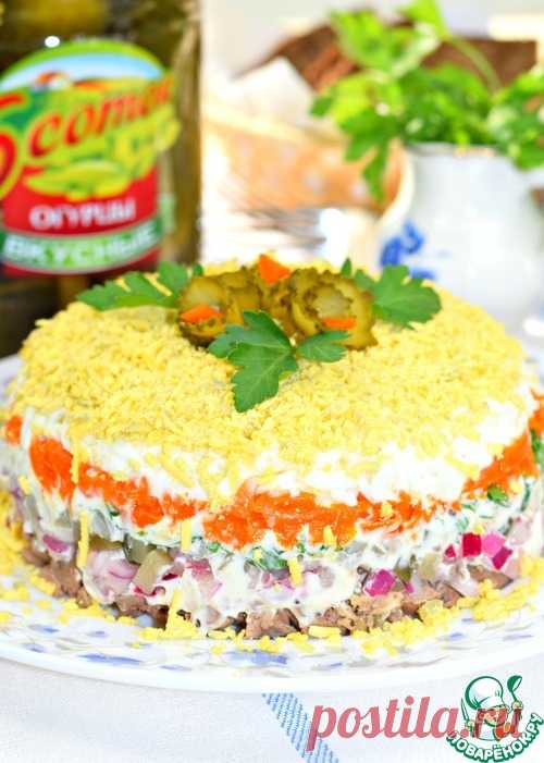 Салат с куриной печенью, яйцами и кислыми огурчиками