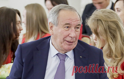 Тарпищев: Медведев устроил нервотрепку, но заслуженно вышел в полуфинал Australian Open. В четвертьфинале россиянин в пяти сетах обыграл поляка Хуберта Хуркача