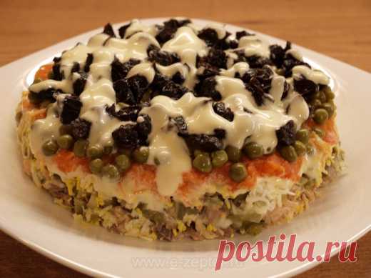Салат “Прага” Давно Забытый, но Очень Вкусный Рецепт! Побалуйте родных вкусняшкой! Салат Прага готовится из простых ингредиентов, не занимает много времени и отличается простотой приготовления. Тандем курицы с черносливом является его основной нотой, которая гармонично сочетается с морковкой, горошком, яйцами и огурчиками. Вместо майонеза можно использовать сметану. ★ Продукты: – 300 г куриного мяса, – 1-2 моркови, – 1 лук, – 2-3 яйца, – 1 банка […]