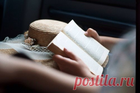 10 КНИГ ОТ ДЕПРЕССИИ 1. Братья Стругацкие - Понедельник начинается в субботу 2. Джон Ирвинг - Правила виноделов 3. Дэвид Митчелл - Облачный атлас 4. Джером К. Джером - Трое в лодке, не считая собаки 5. Даунхэм Дженни - Пока я жива 6. Джоан Харрис - Ежевичное вино 7. Эрленд Лу - Наивно. Супер 8. Элизабет Гилберт - Есть, молиться, любить 9. Фэнни Флэг - Жареные зеленые помидоры в кафе  Полустанок 10. Рэй Бредбери - Лекарство от меланхолии. / Понимание бизнеса