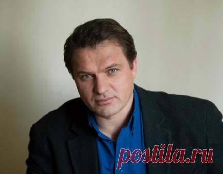 Невозможно не думать о случившейся трагедии! Друзья, давайте беречь близких, ценить каждую минуту...

Спешите жить - не проезжать
От остановки к остановке...
Спешите жить - цветы ласкать,
Ребёнка гладить по головке,
Дарить улыбки, свет души,
Встречать рассветы и закаты
И слушать плеск волны в тиши,
Дышать пьянящею прохладой,
Смотреть на звёзды, росы пить,
Лежать, раскинув руки, в травах...
Спешите эту жизнь любить -
Она того достойна, право!
Чтобы потом, у той черты
Не сок...