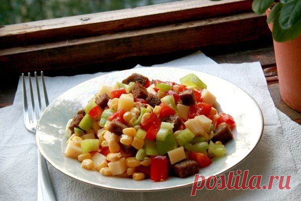 Как приготовить пёстрый салат из перца, сыра и кукурузы