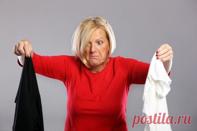 Как избавиться от неприятного запаха на одежде без стирки Большинство тканей впитывают запахи на раз, причем, совершенно неважно, что это: еда, табак, пот или сырость. Самое простое решение проблемы – постирать одежду. Но что, если у вас нет возможности...