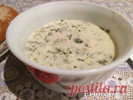 Азербайджанская довга  
   Ингредиенты 
 
   Мацони (кефир) (1  л) - 5 стаканов
   Мука (30 г) - 1 столовая  ложка 
   Вода (400 г) - 2,5стакана
   Куриное яйцо - 1  штука
   Сливочное масло или  жирная сметана - 30 г
