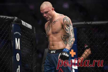 Американский боец UFC рассказал о страхе ехать в Чечню. Американский боец смешанного стиля Энтони Смит рассказал о страхе ехать в Чечню. «Родственники жены приглашали посетить Чечню. Но я отказался. Потому что страшно. Как-то страшно», — поделился спортсмен. Он отметил, что не знает почему, но его «что-то отпугивает». Он также вспомнил некие истории об Адлане Амагове.