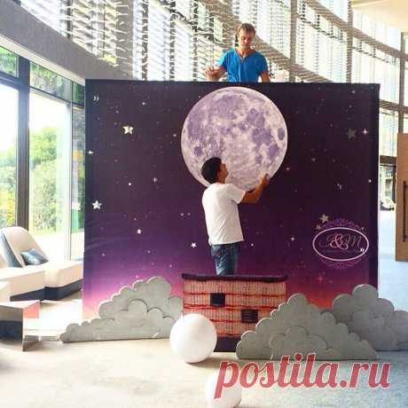 Я буквально повелитель луны! 
А Юрка главный ее хозяин. Вот так вот и работаем! 
@vladimir_nebodecor @nebodecor @tatka_orange