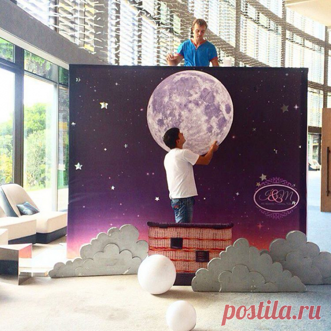 Я буквально повелитель луны! 
А Юрка главный ее хозяин. Вот так вот и работаем! 
@vladimir_nebodecor @nebodecor @tatka_orange